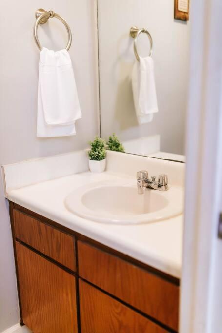 Cozy 3-Bed Athens Getaway, Right Near Uga! Leilighet Eksteriør bilde
