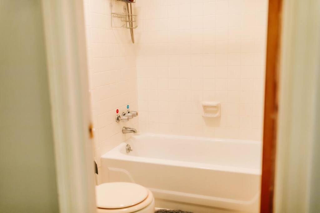 Cozy 3-Bed Athens Getaway, Right Near Uga! Leilighet Eksteriør bilde